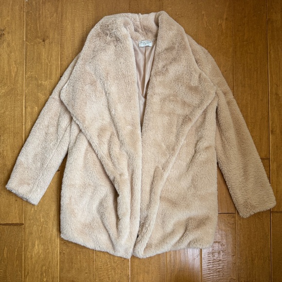 Dress Forum Los Angeles Almond Cream Tan Faux Fur Fuzzy Jacket - Open Big Collar - Picture 5 of 11